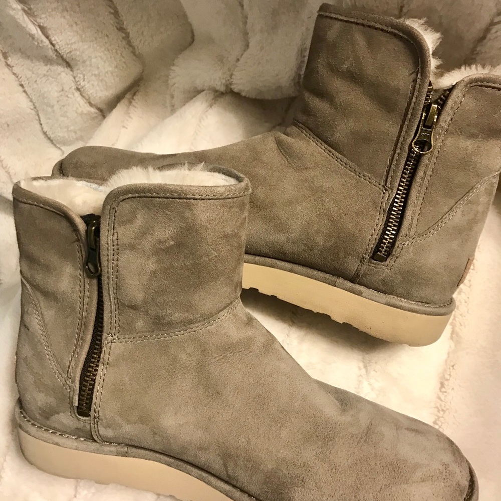 UGGS Excellent condition! - Picture 8 of 8